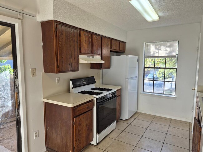 Building Photo - 11510 Walnut Ridge Dr