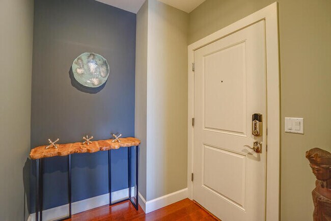 Building Photo - BEAUTIFUL TWO BEDROOM CONDO DOWNTOWN VANCOUVER