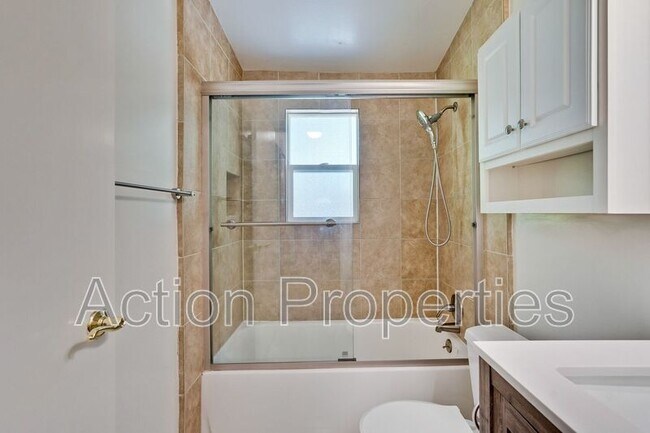 Building Photo - 1764 Montecito Ave