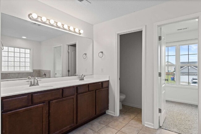 Building Photo - Spacious 4-Bedroom Gem with 2.5 Baths in t...