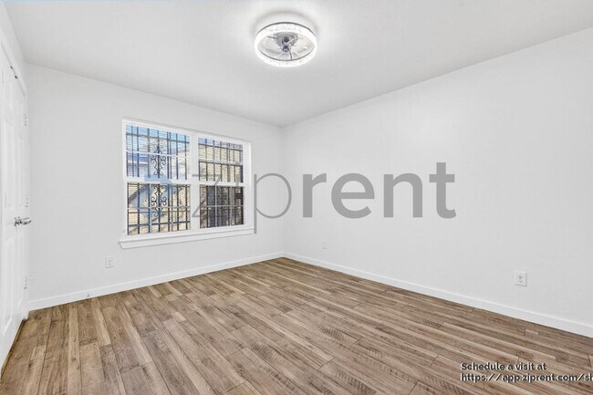 Building Photo - 3226 Navaro St