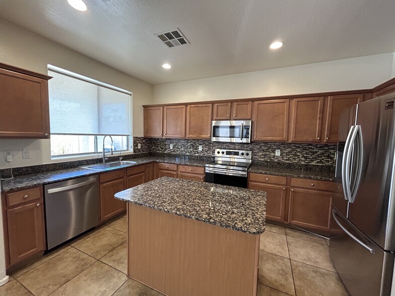 Building Photo - 3161 S Southwind Dr