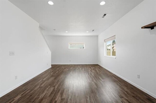 Building Photo - 124 S Glenbrook Ct