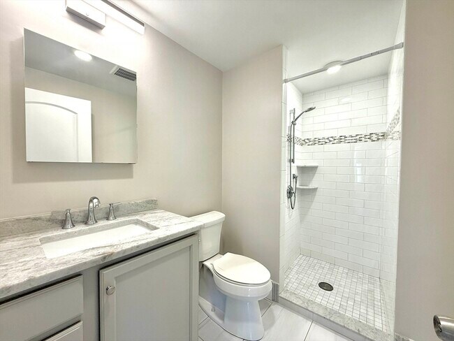 Building Photo - 284 Montvale Ave