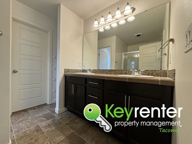 Building Photo - Puyallup Multi-level Fabulous 4Bed/2.5Bath...