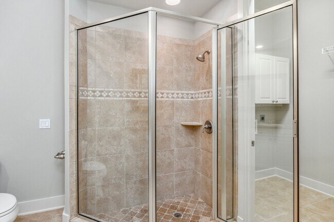 Building Photo - Gorgeous Regatta Bay 3 Bedroom Townhouse!