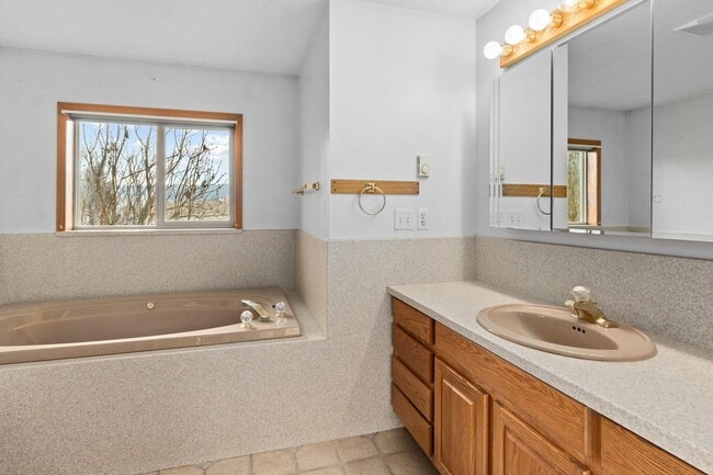 Building Photo - 2829 Cottonwood Creek Rd