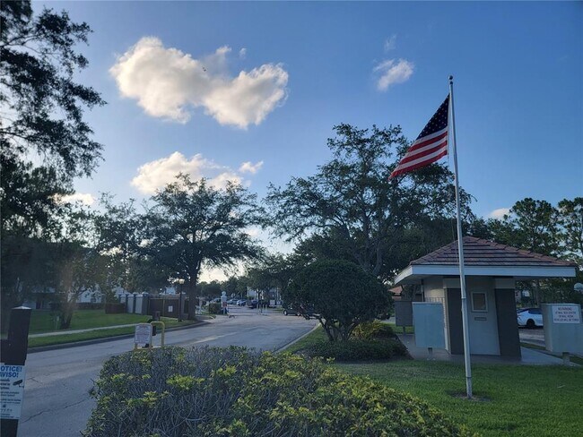 Building Photo - 14013 Fairway Island Dr