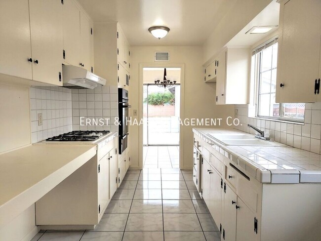 Building Photo - 8419 San Capistrano Way