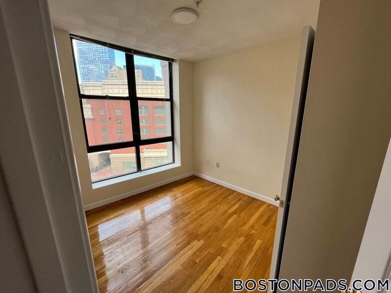 Building Photo - 81 Essex St