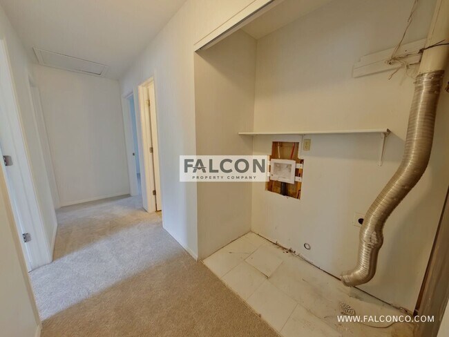Building Photo - 2114 Shawnee Dr