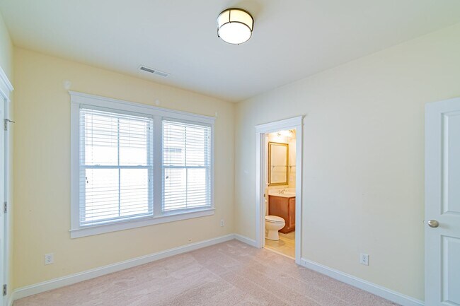 Building Photo - Stunning home in Baxter Village