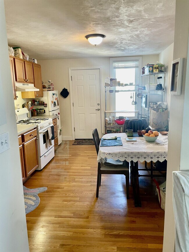 Building Photo - 389 Columbia St