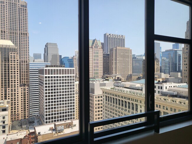 Building Photo - 235 W Van Buren St