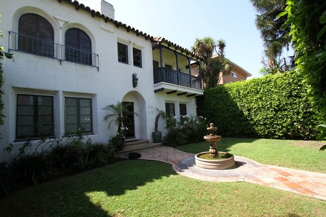 Courtyard View - 1437 S Holt Ave