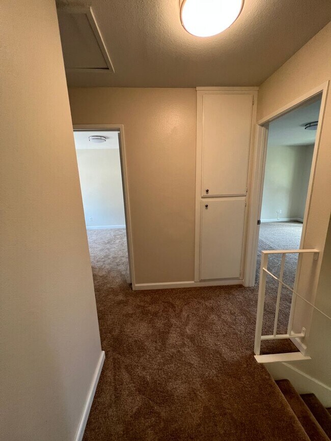 Building Photo - Gorgeous, Updated Todd Ranch Townhome