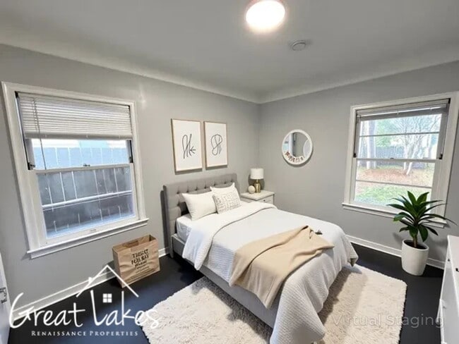 Building Photo - Cozy 2 Bedroom 1 Bathroom now available fo...