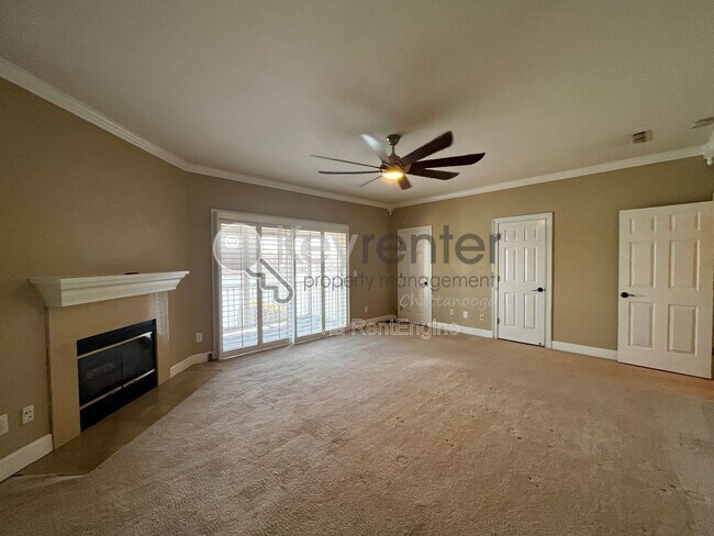 Building Photo - 3166 Waterfront Dr