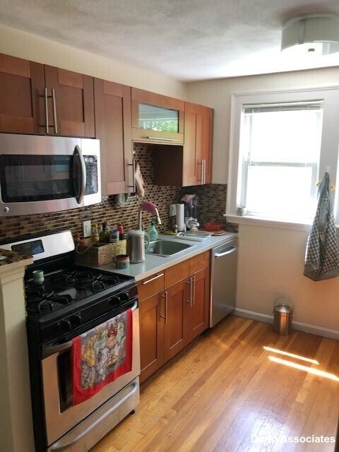 Building Photo - 38 Day St