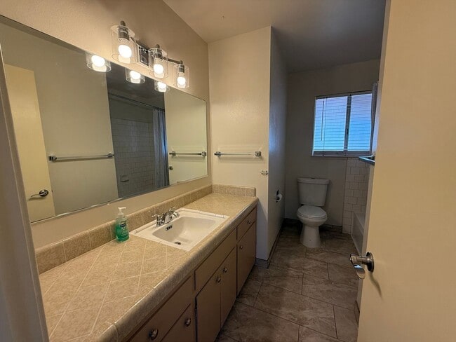 Building Photo - 3-bedroom single story in the heart of Tur...