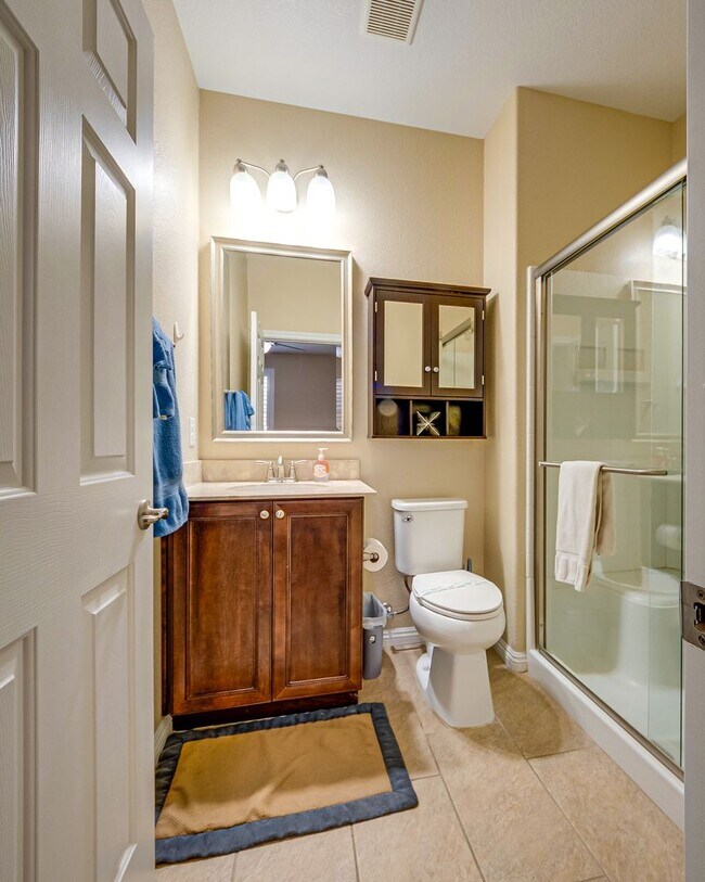 Building Photo - Single-Story Living with Modern Finishes – Available Furnished or Unfurnished