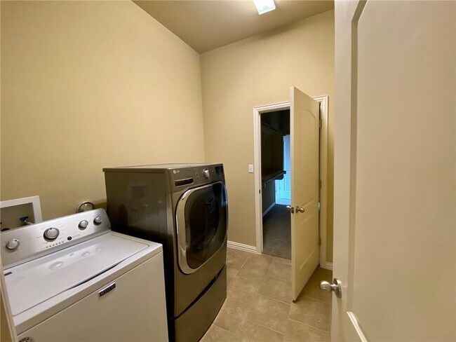 Building Photo - 2428 Turtle Mountain Bend