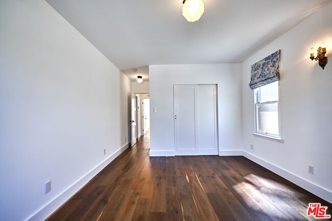 Building Photo - 1430 S Sierra Bonita Ave