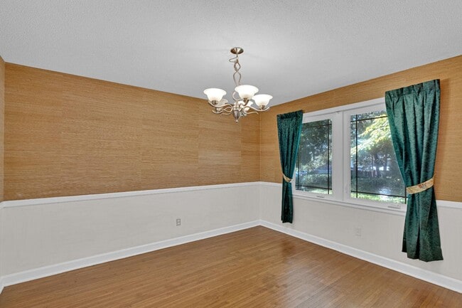Building Photo - 3533 Greenleaf Rd