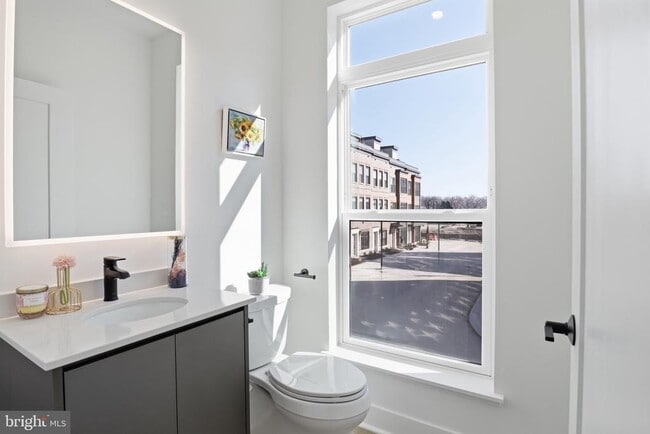 Building Photo - 5358 Zenith Overlook