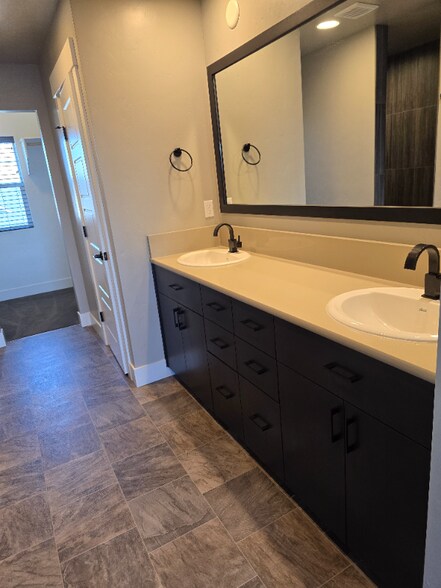 Building Photo - 5951 W Riva Capri St