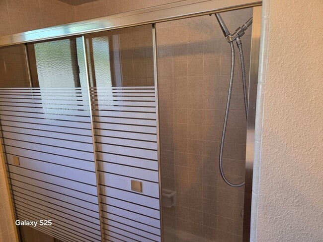Building Photo - Large Four Bedroom with a Pool in Folsom