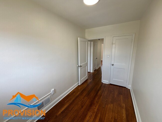 Building Photo - 1925 Jasmine Rd