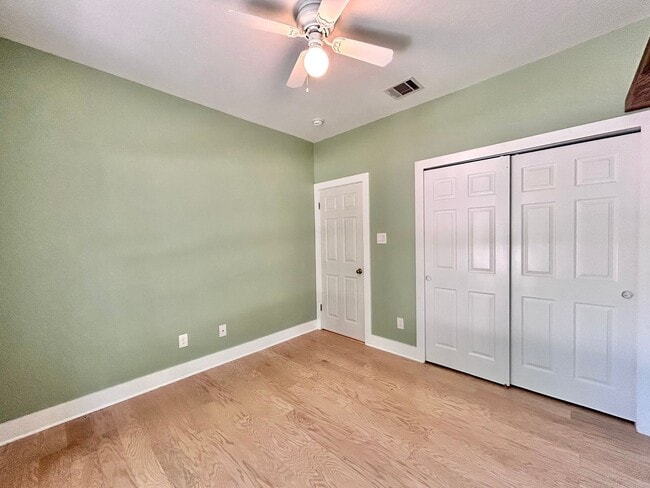 Building Photo - Charming Rustic Retreat – 3 Bed, 2 Bath Si...