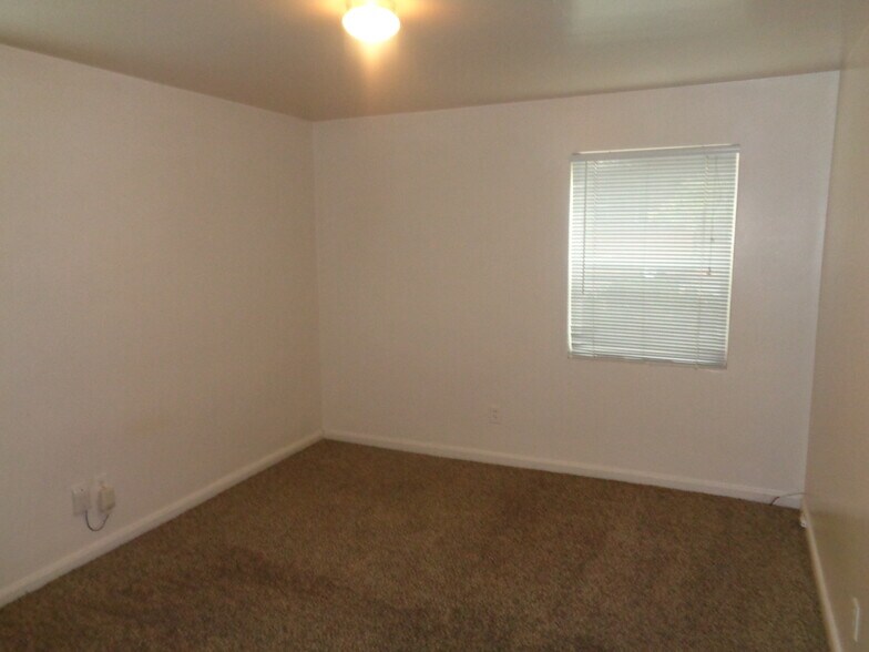 Building Photo - 1029 S 400 E
