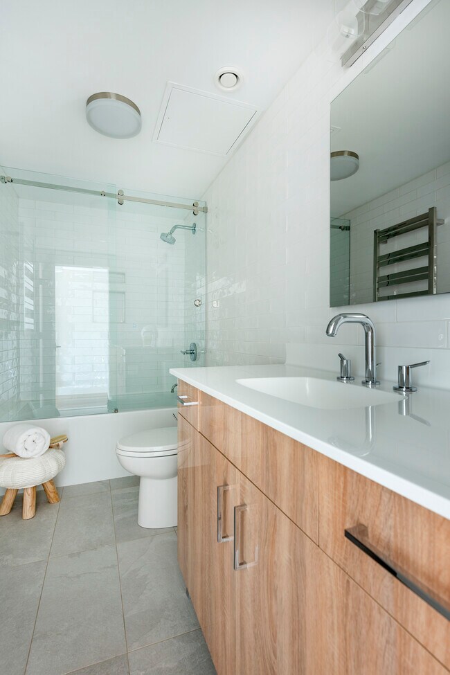 Building Photo - 50 India St