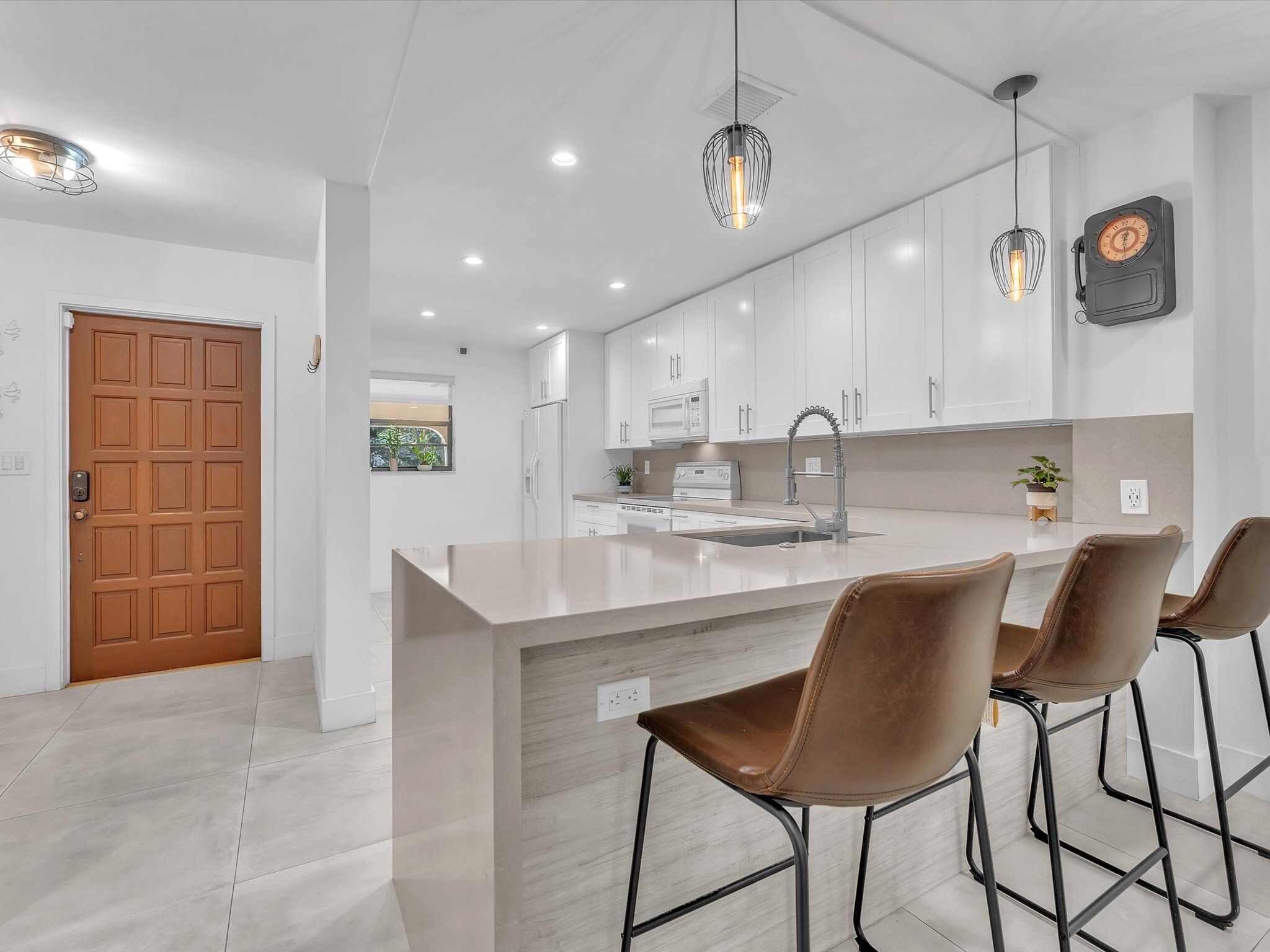Building Photo - 4006 Estepona Ave
