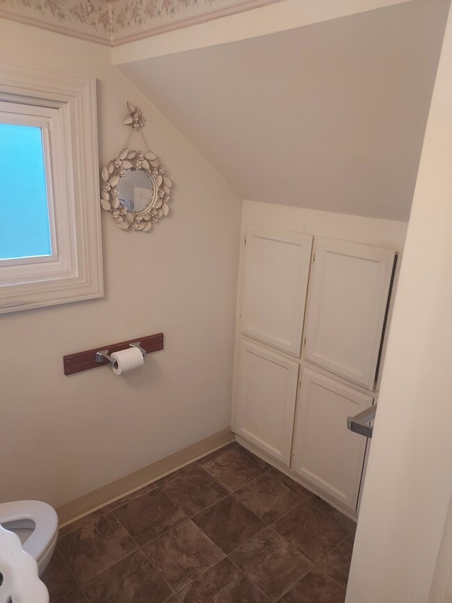 Building Photo - 3453 NW Thurman St