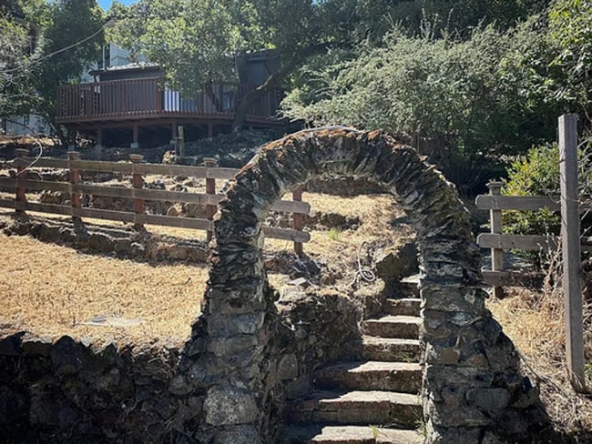 Primary Photo - 9000 - EMERALD HILLS