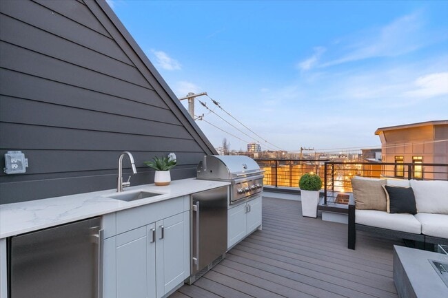 Building Photo - AVAILABLE NOW. Fully Furnished Stunning Executive Townhome in Germantown $9,500 per month (6 mont...