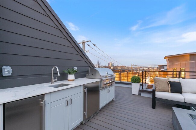 Building Photo - The Best Address in Germantown — Fully Furnished Executive Townhome, Move-In Ready | $8,995/Mo
