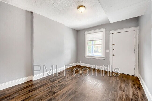 Building Photo - 420 Fox St