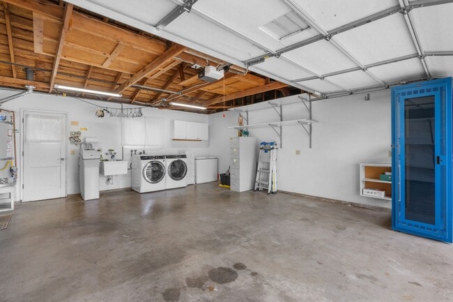 Building Photo - Beautifully Maintained Rental Home with an...