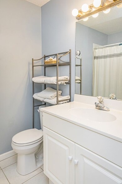 Building Photo - 1651 Hawthorne Pl