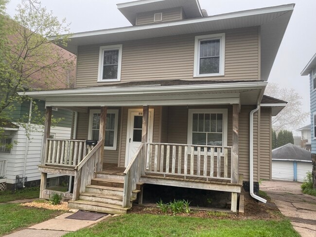 Building Photo - 619 N 17th Ave E