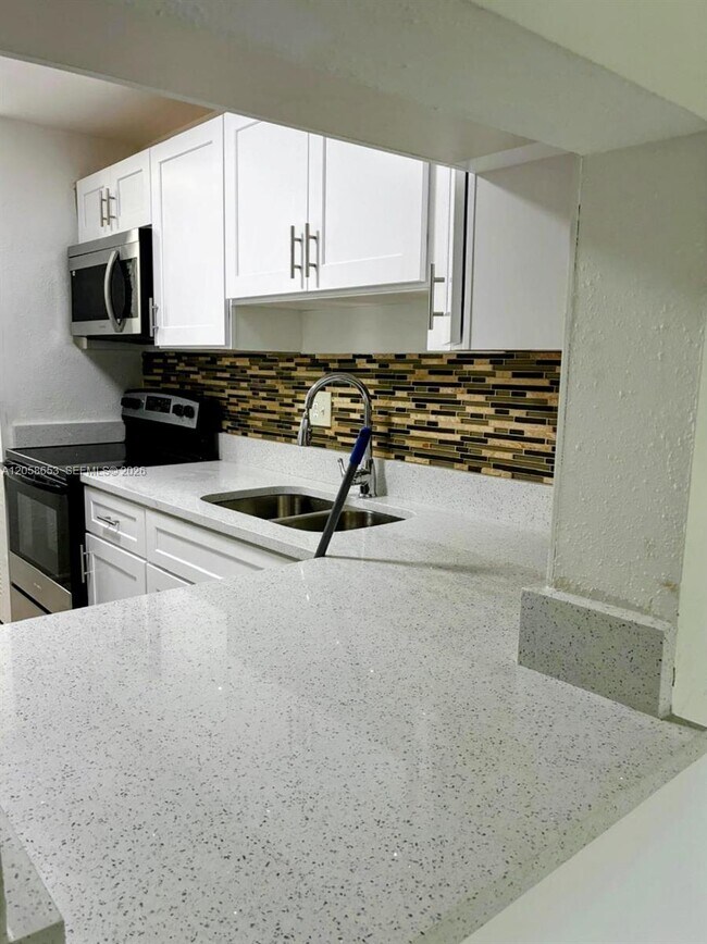 Building Photo - 7911 N Colony Cir