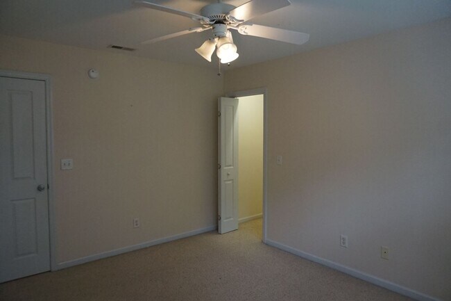 Building Photo - 3 Bedroom 2.5 Bathroom with a Bonus Room located in Creeks Edge Subdivision in Sneads Ferry!