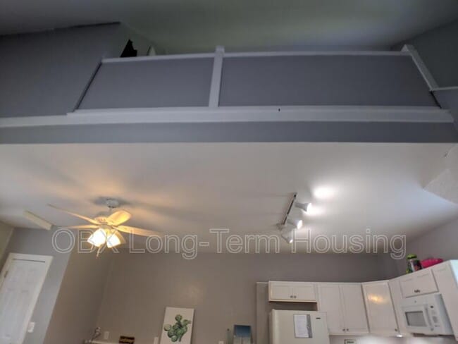 Building Photo - 389 N Spot Rd