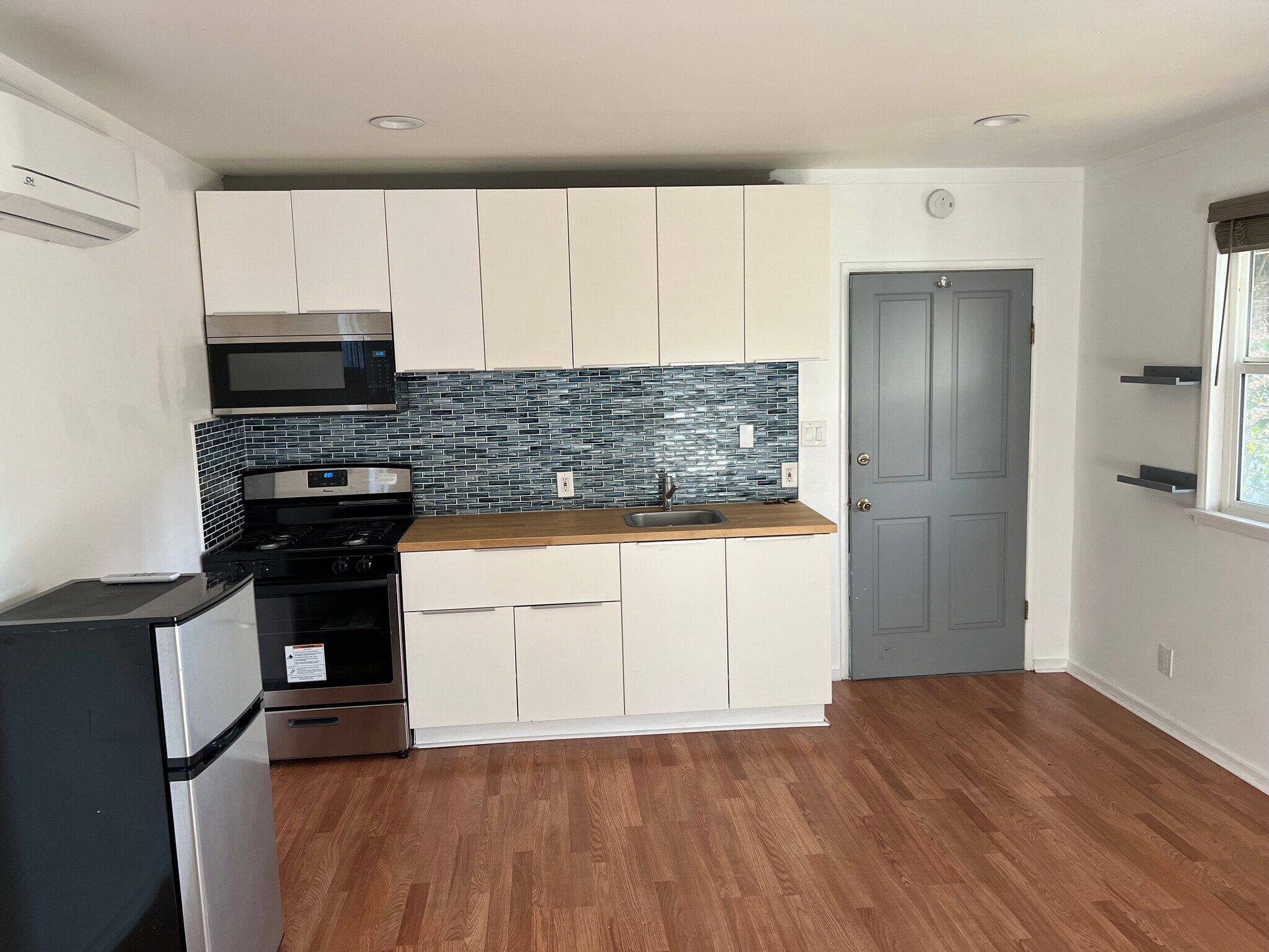 Building Photo - 14039 Gilmore St