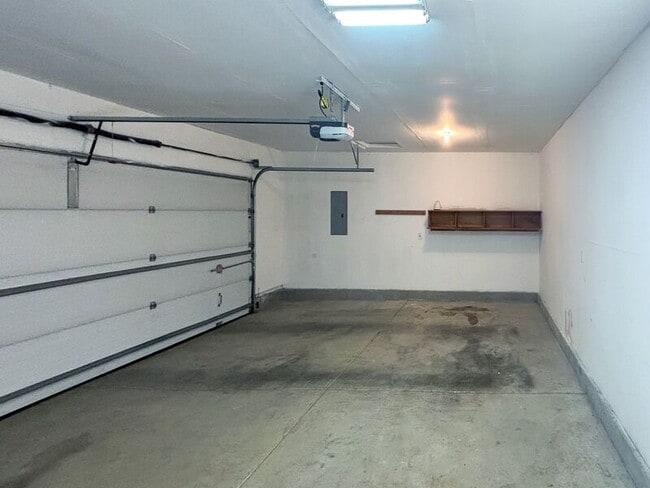 Building Photo - 882 Smith St