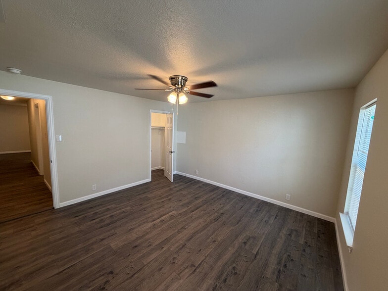 Building Photo - Room in Single Family Home on Houston St